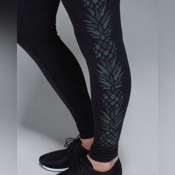 lululemon athletica Pants - Lululemon Wunder Under Black / Iridescent Pineapple Sz 6 EUC